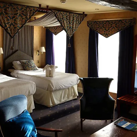 Отель Allerdale Court Кокермут