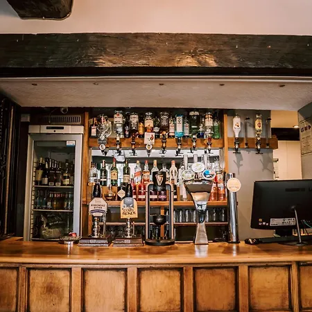 מלון Allerdale Court 3*