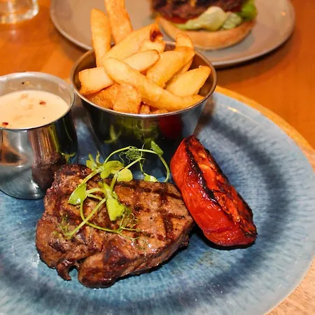 מלון Allerdale Court 3*